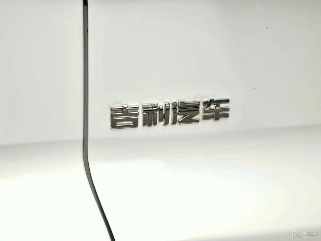 颯爽白博越車尾外觀圖片