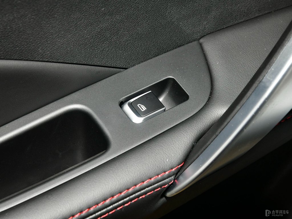 黑色+閃電白繽越車(chē)廂內(nèi)飾圖片