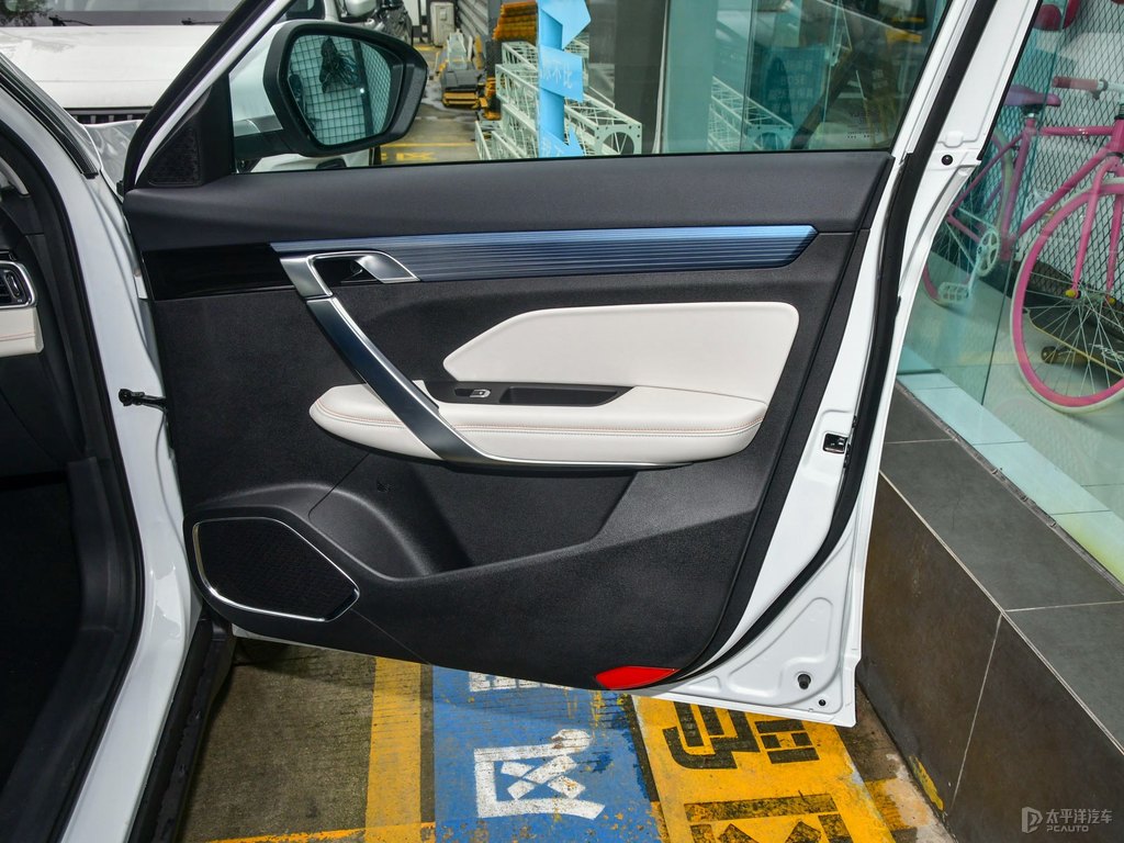 颯爽白博越車廂內(nèi)飾圖片
