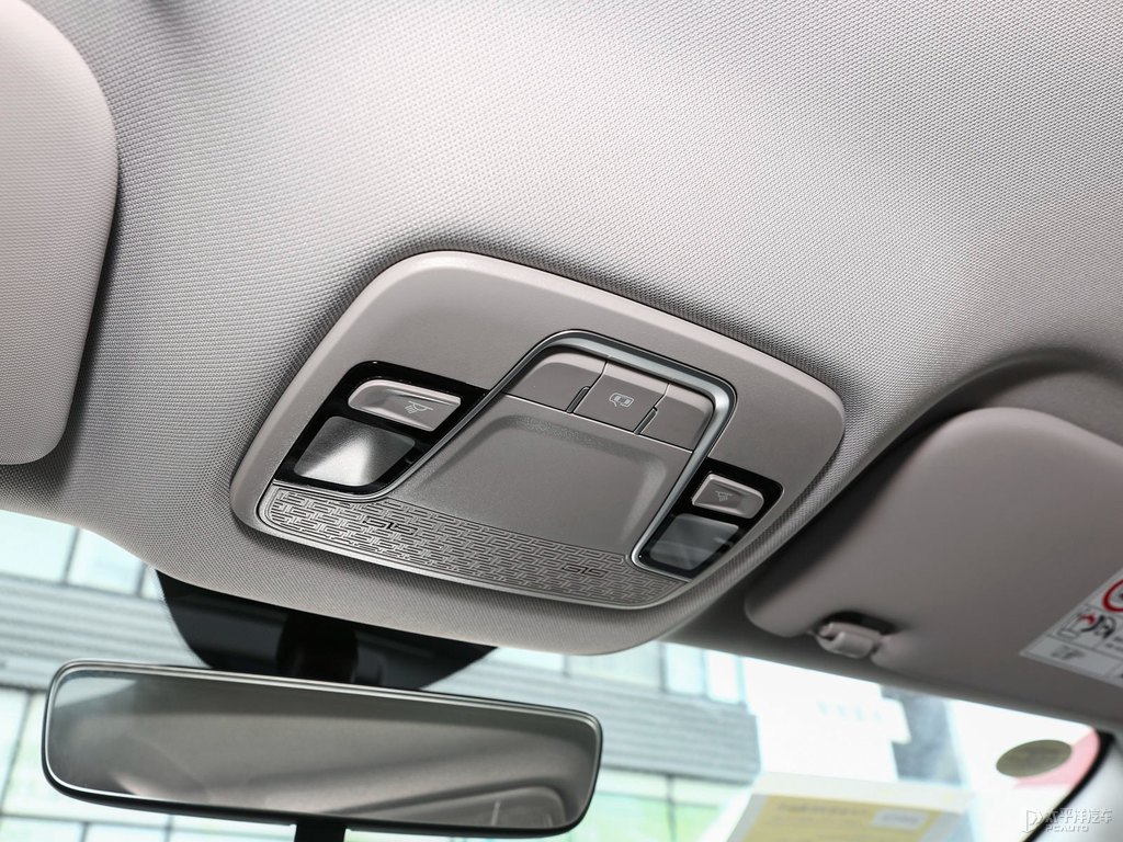 冰晶白帝豪新能源車廂內(nèi)飾圖片