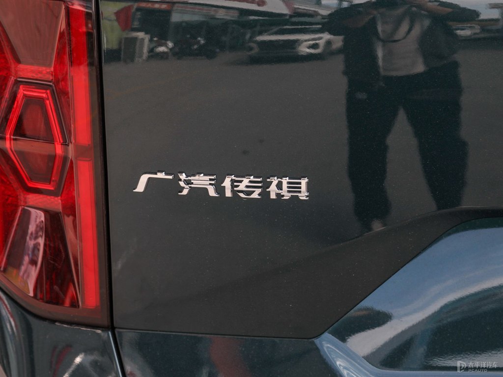 墨璽綠傳祺GS8車尾外觀圖片