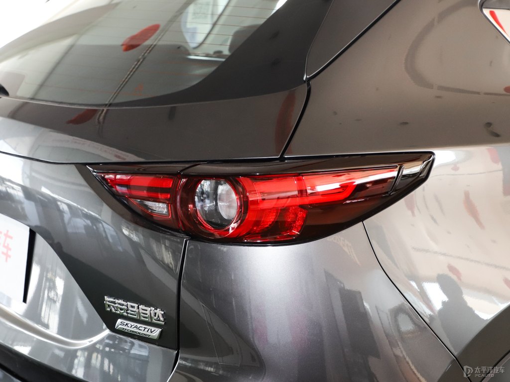 鉑鋼灰馬自達(dá)CX-5車(chē)尾外觀圖片