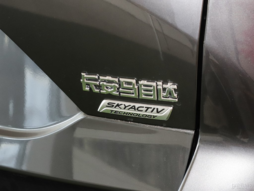 鉑鋼灰馬自達(dá)CX-5車尾外觀圖片