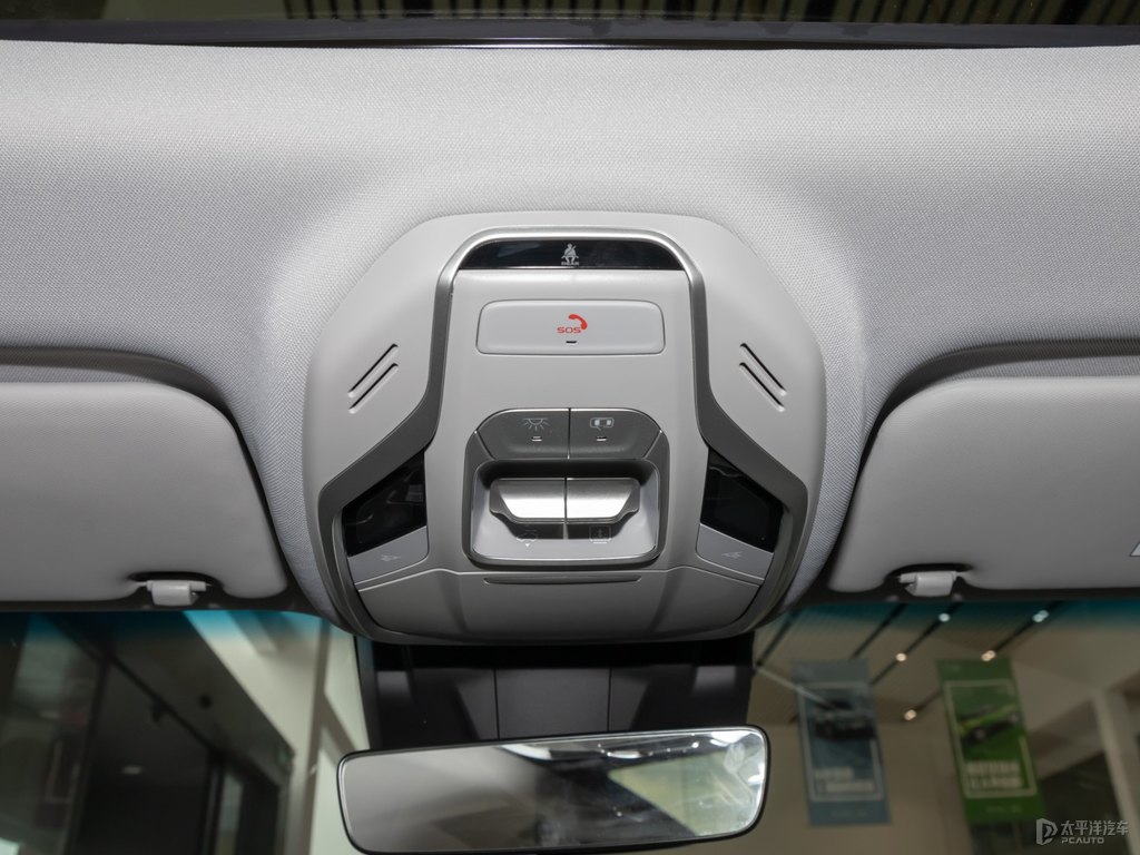 颯爽白博越車廂內(nèi)飾圖片