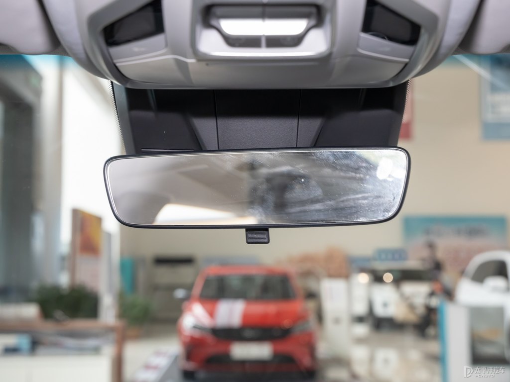 颯爽白博越車廂內(nèi)飾圖片