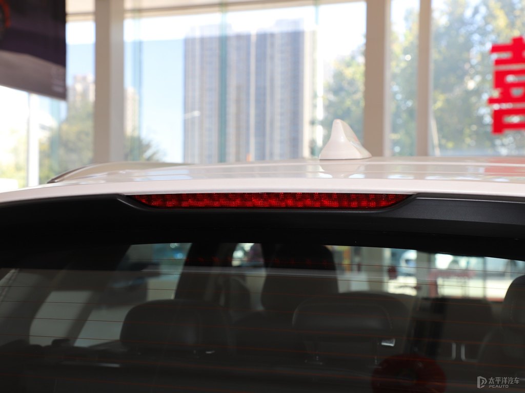 珠光白馬自達CX-5車尾外觀圖片