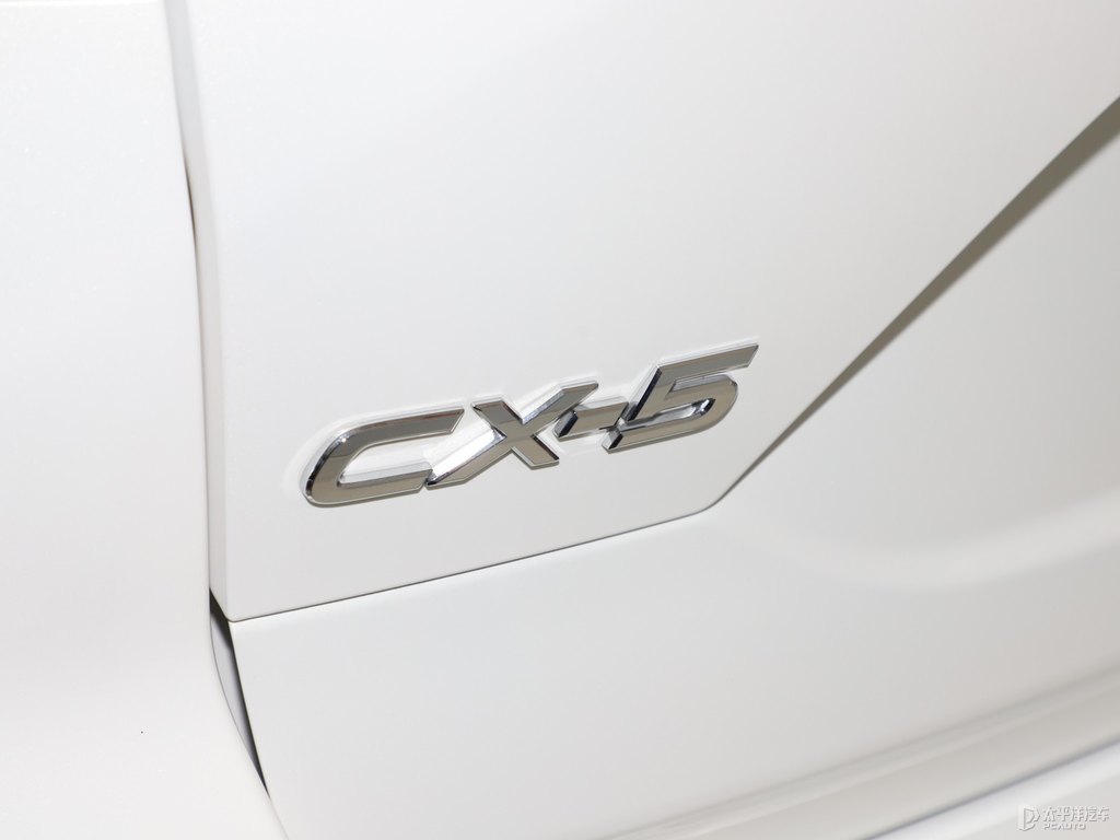 珠光白馬自達(dá)CX-5車尾外觀圖片