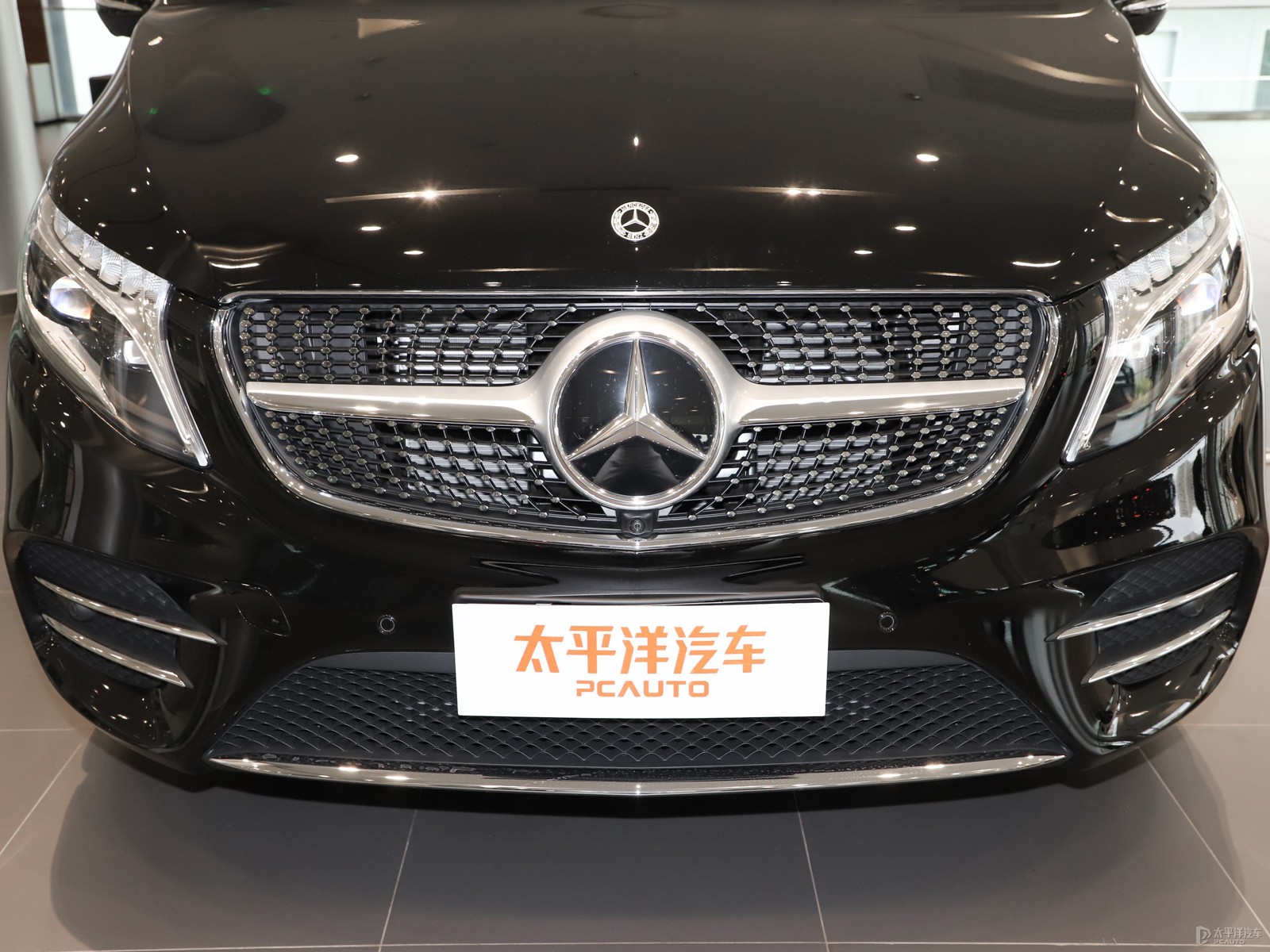 奔馳V級(jí)外觀高清大圖