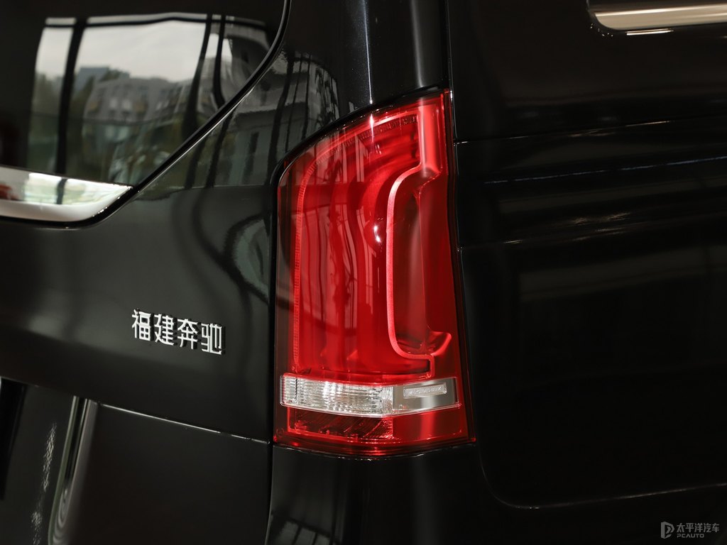 曜石黑奔馳V級車尾外觀圖片