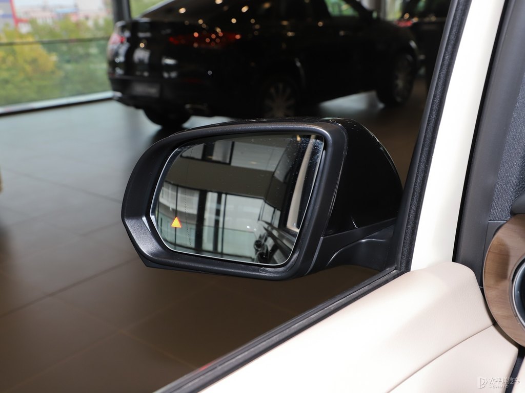 曜石黑奔馳V級車身外觀圖片