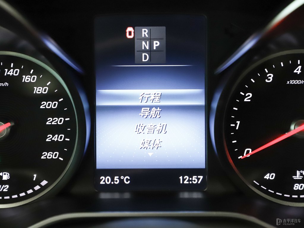 曜石黑奔馳V級(jí)中控內(nèi)飾圖片