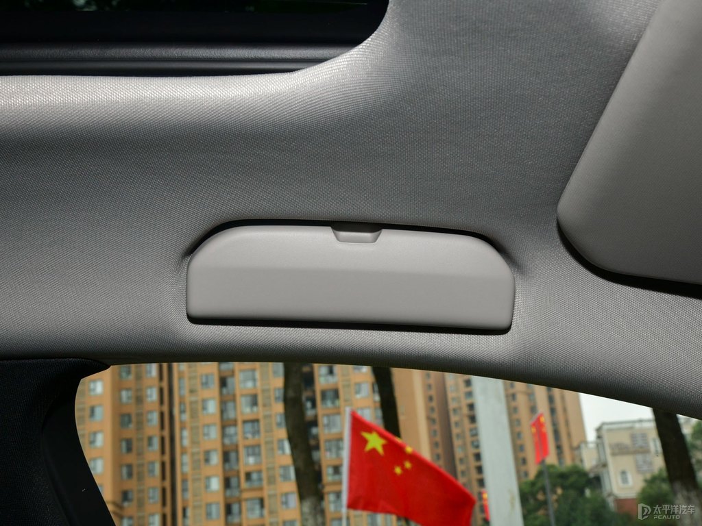 銀翼灰標(biāo)致508儲(chǔ)物空間空間圖片