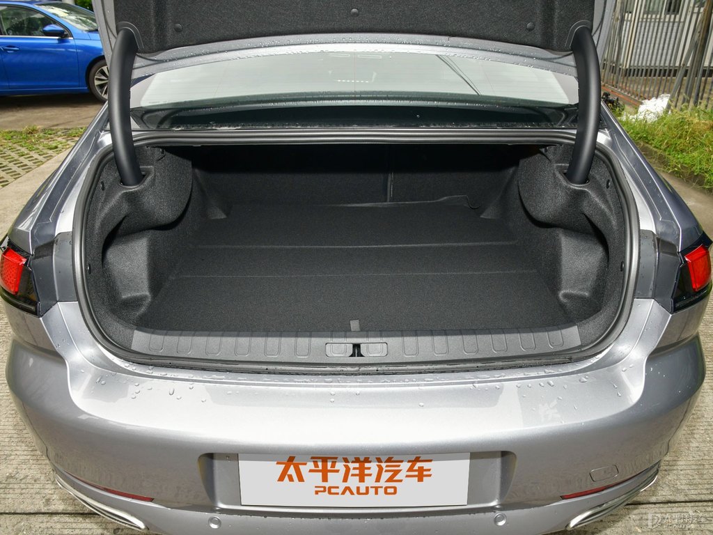 銀翼灰標(biāo)致508后備廂空間圖片