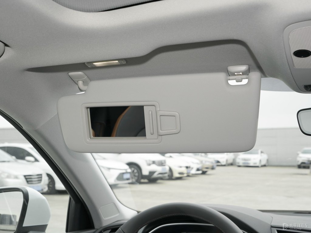 冰川白奧迪Q3車廂內(nèi)飾圖片