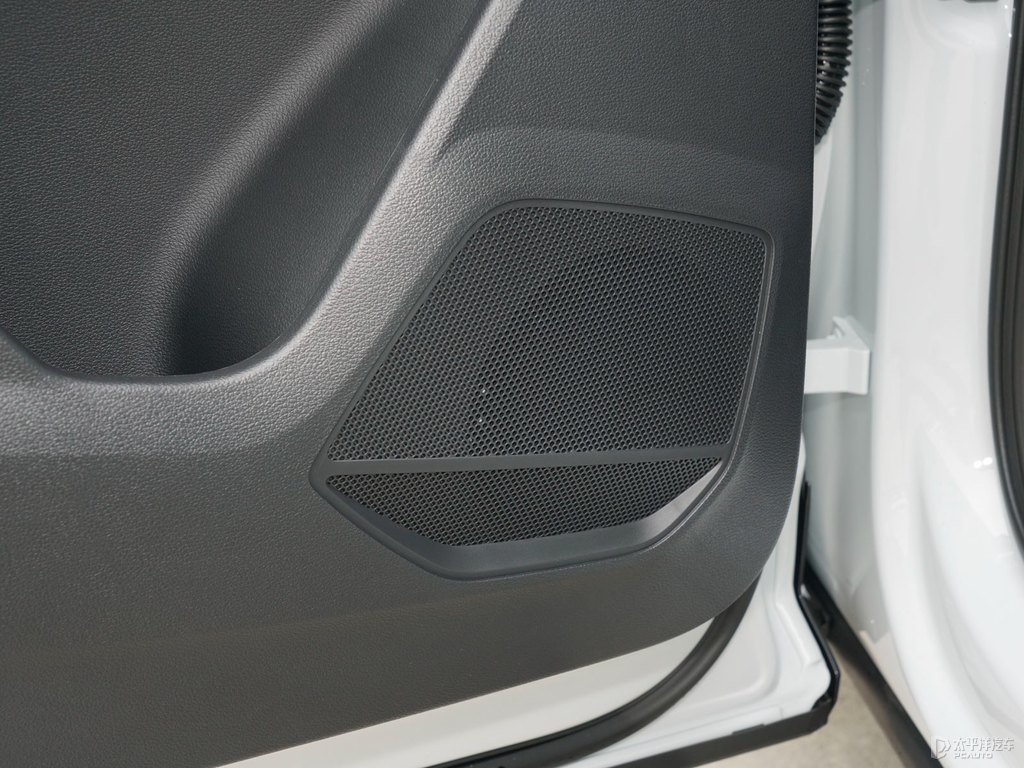 冰川白奧迪Q3車廂內(nèi)飾圖片