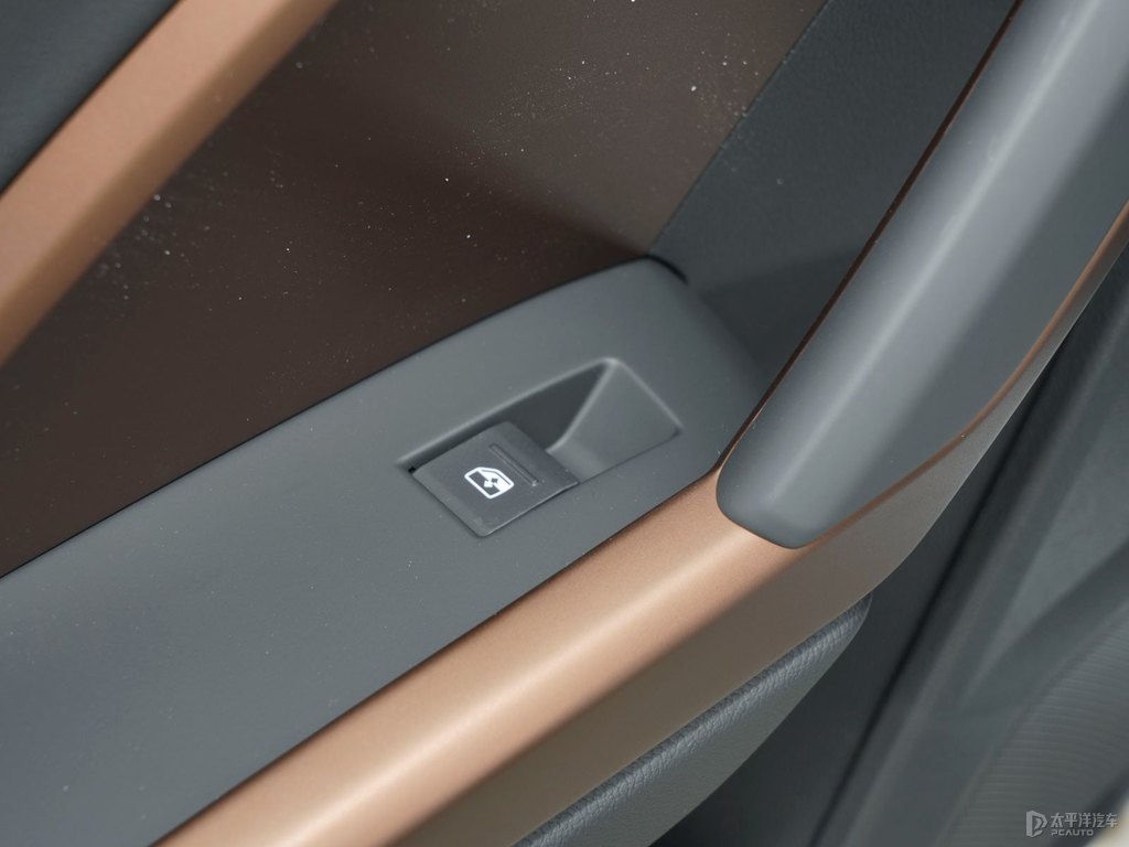 冰川白奧迪Q3車廂內(nèi)飾圖片