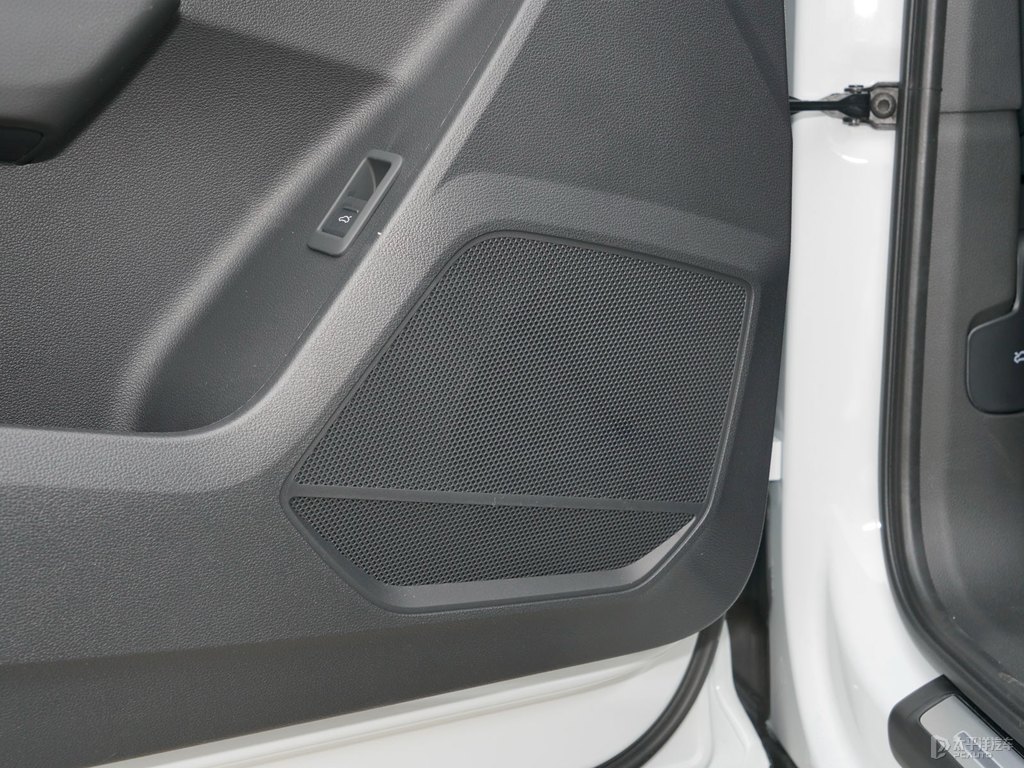 冰川白奧迪Q3車廂內(nèi)飾圖片