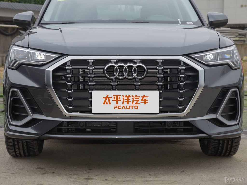 天云灰?jiàn)W迪Q3車(chē)頭外觀圖片