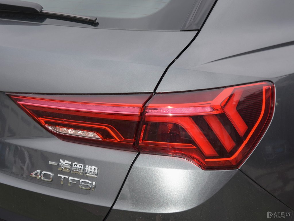 天云灰奧迪Q3車尾外觀圖片