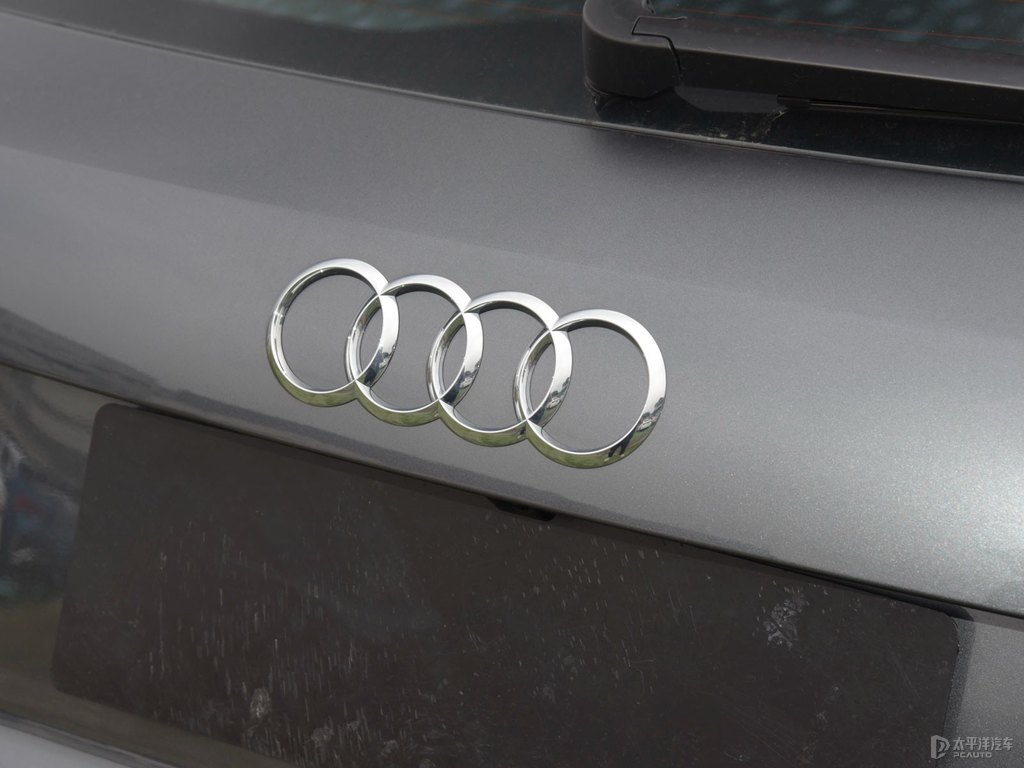 天云灰奧迪Q3車尾外觀圖片