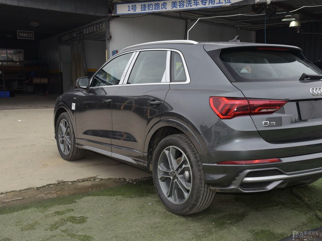 天云灰?jiàn)W迪Q3車(chē)身外觀圖片