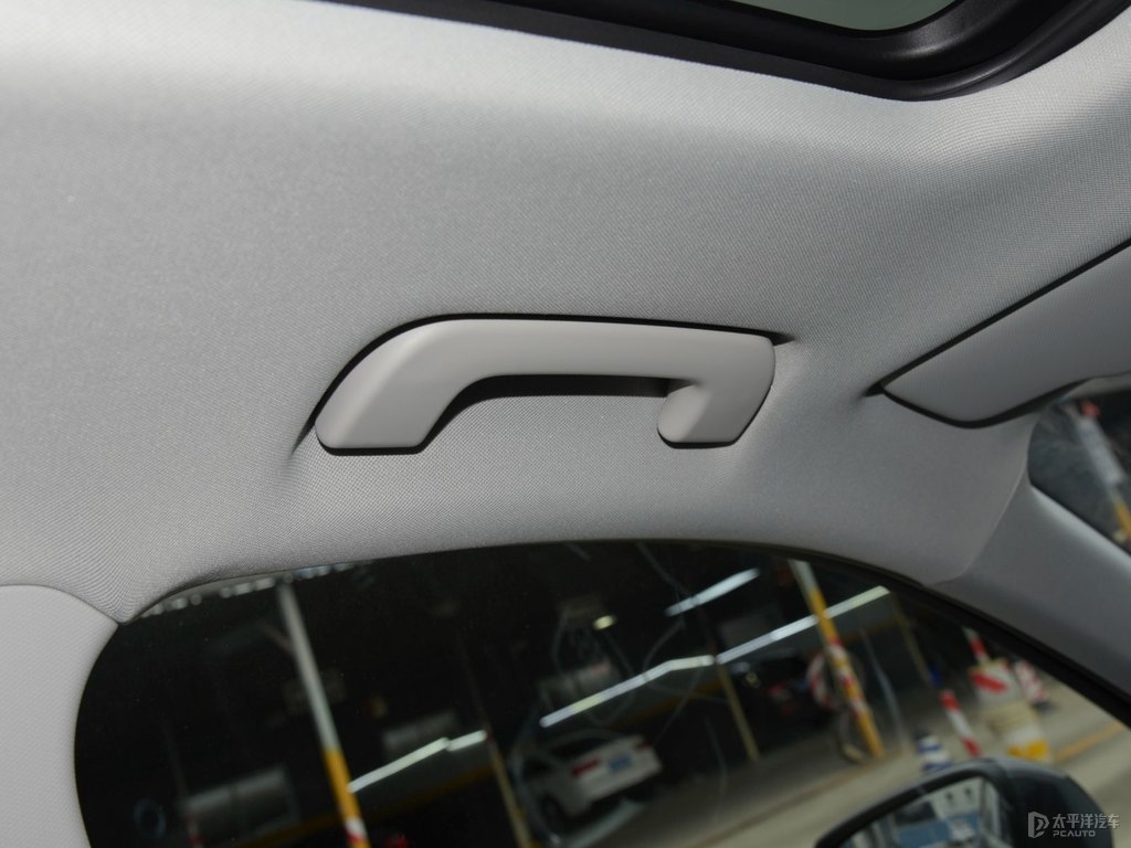 天云灰奧迪Q3車廂內(nèi)飾圖片