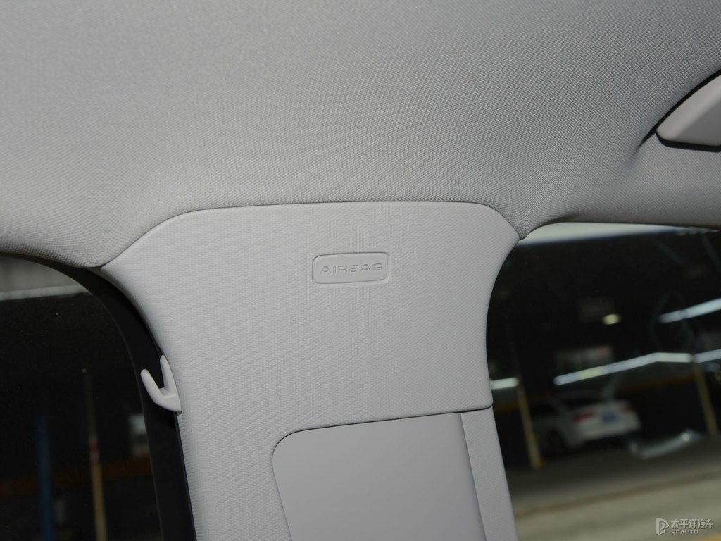 天云灰?jiàn)W迪Q3車(chē)廂內(nèi)飾圖片