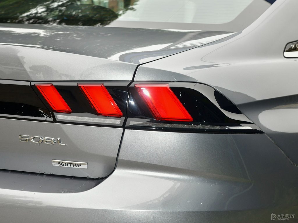 銀翼灰標(biāo)致508車尾外觀圖片