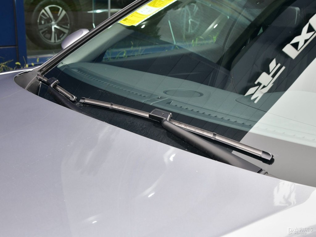 銀翼灰標(biāo)致508車身外觀圖片