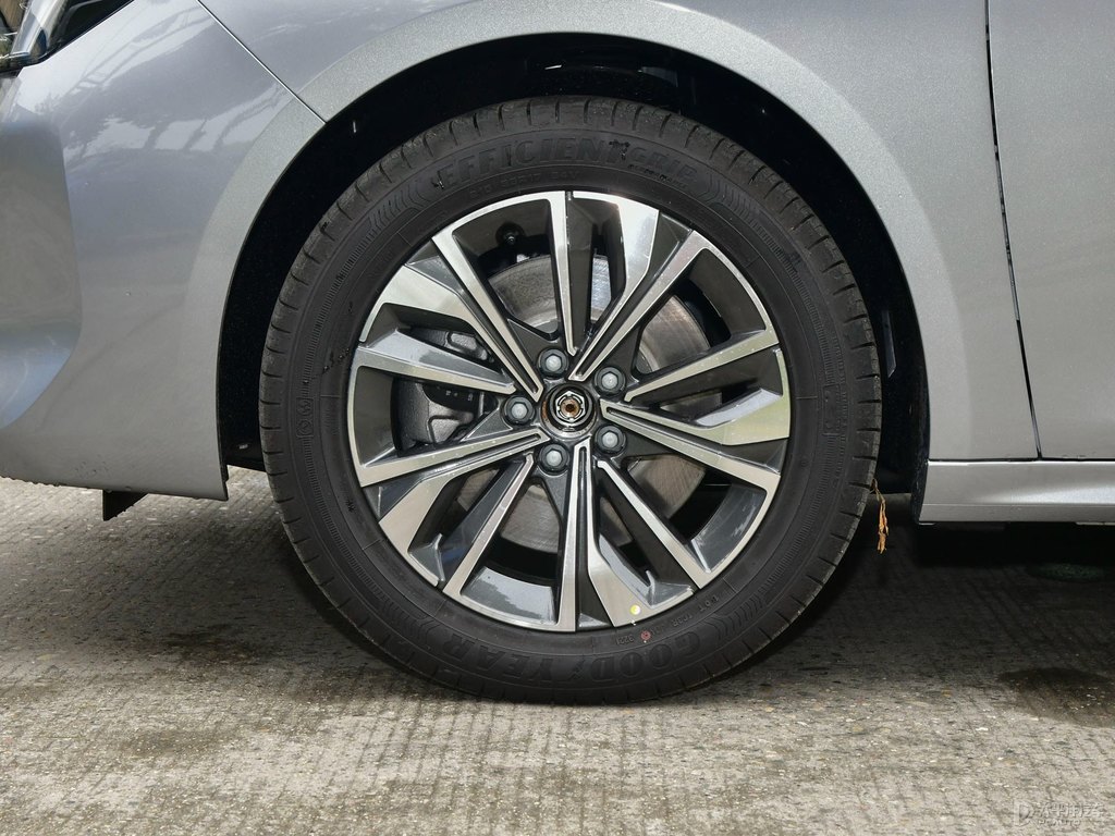 銀翼灰標(biāo)致508車身外觀圖片