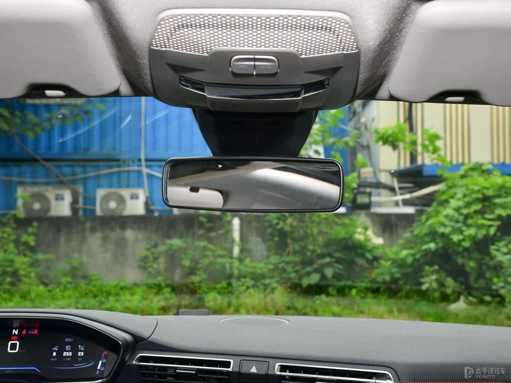 銀翼灰標(biāo)致508車廂內(nèi)飾圖片