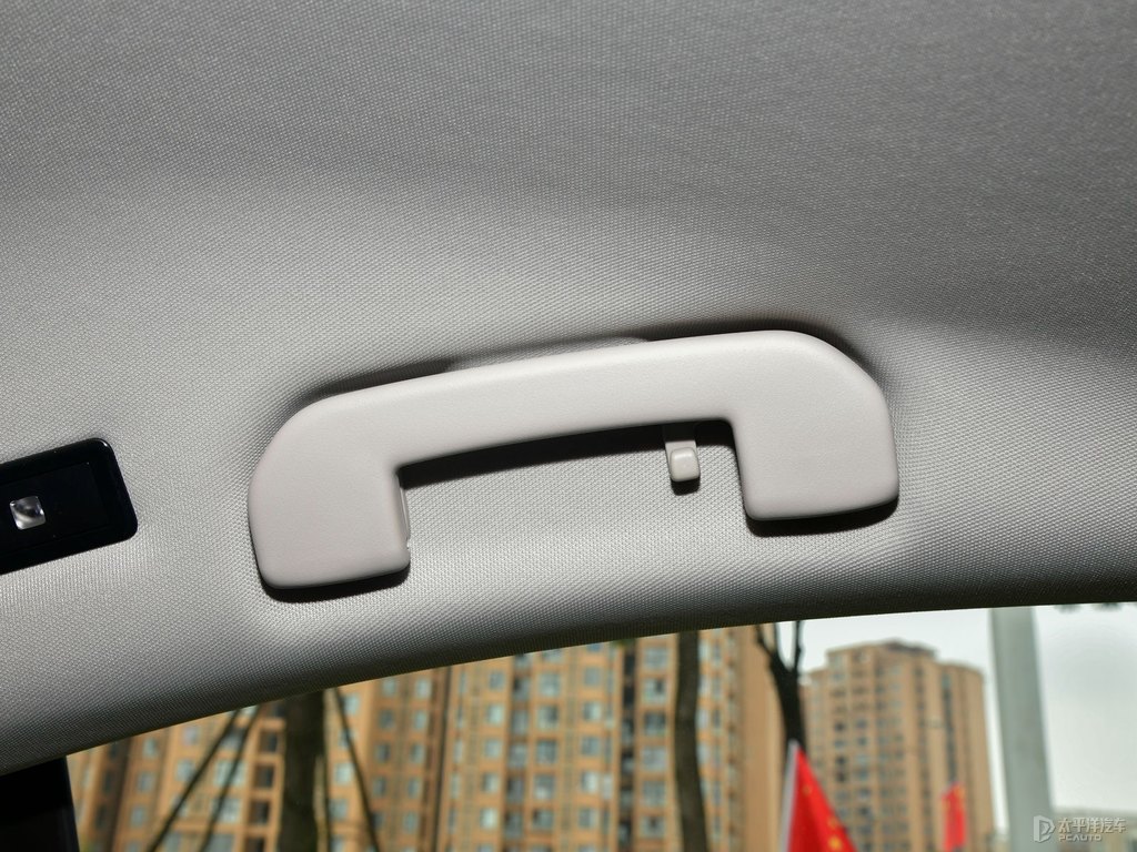 銀翼灰標(biāo)致508車(chē)廂內(nèi)飾圖片