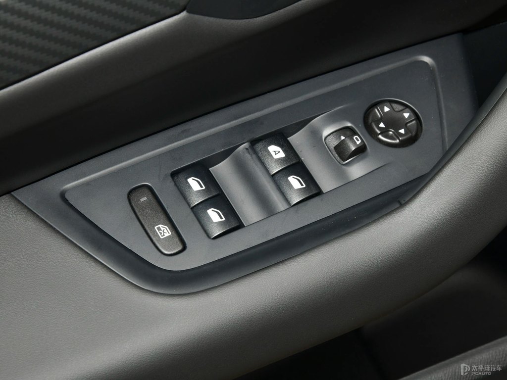 銀翼灰標(biāo)致508車廂內(nèi)飾圖片