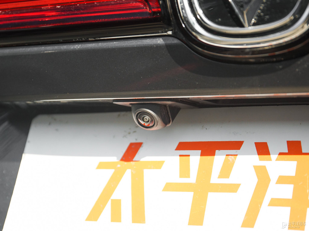 安第斯灰長安CS75車尾外觀圖片