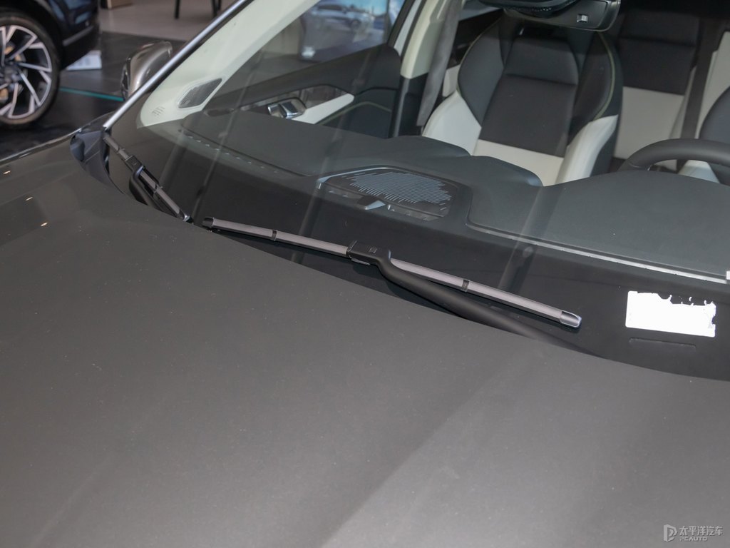 灰色領(lǐng)克02車身外觀圖片