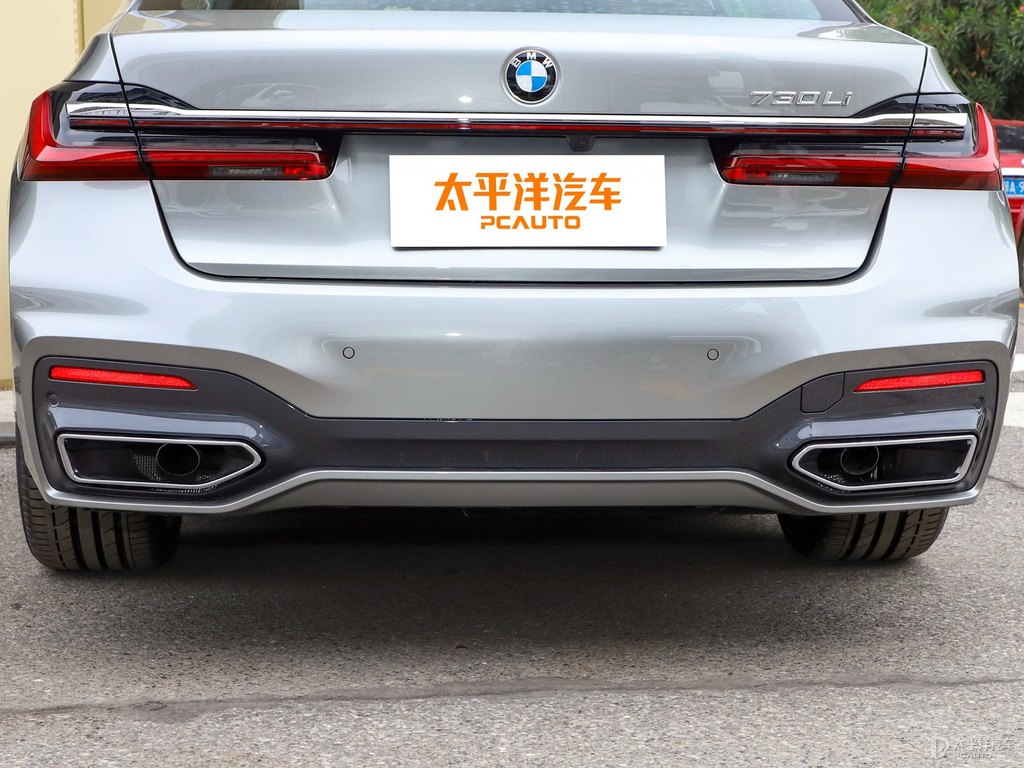 多寧頓灰寶馬7系車尾外觀圖片