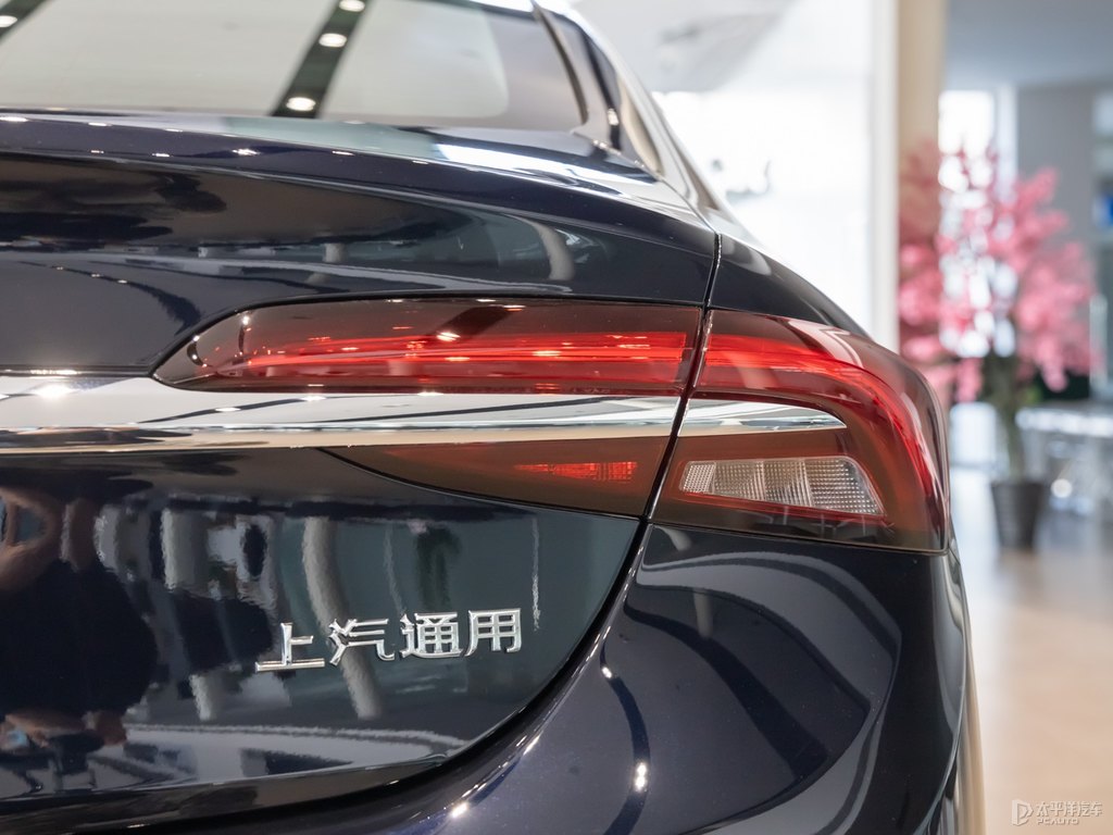御瓷青君越車尾外觀圖片