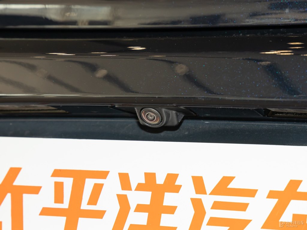 御瓷青君越車尾外觀圖片