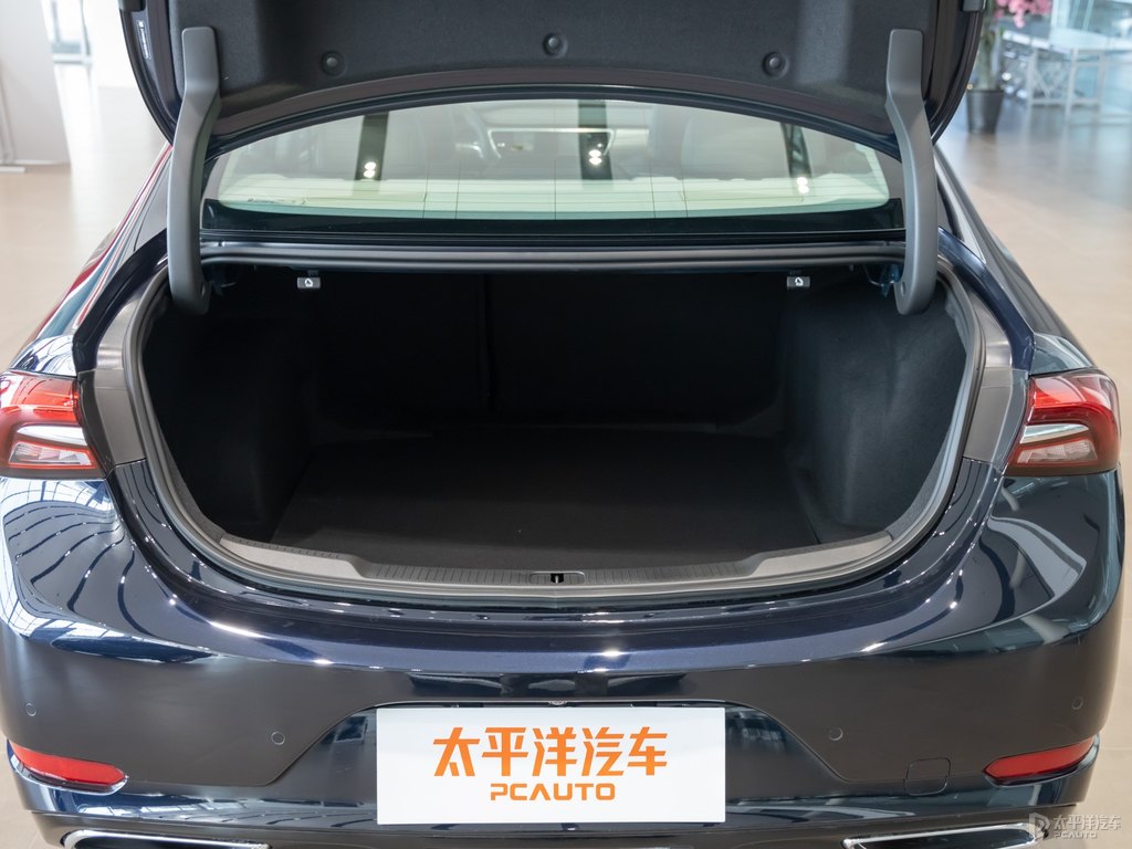 御瓷青君越后備廂空間圖片