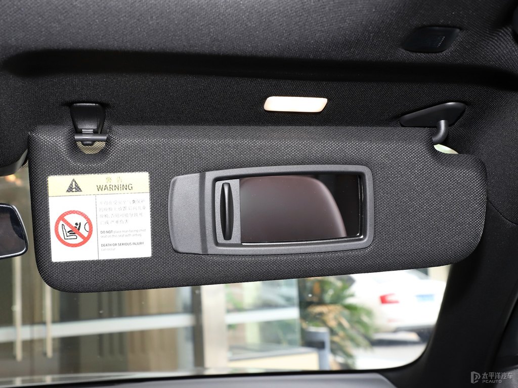 多寧頓灰寶馬7系車廂內(nèi)飾圖片