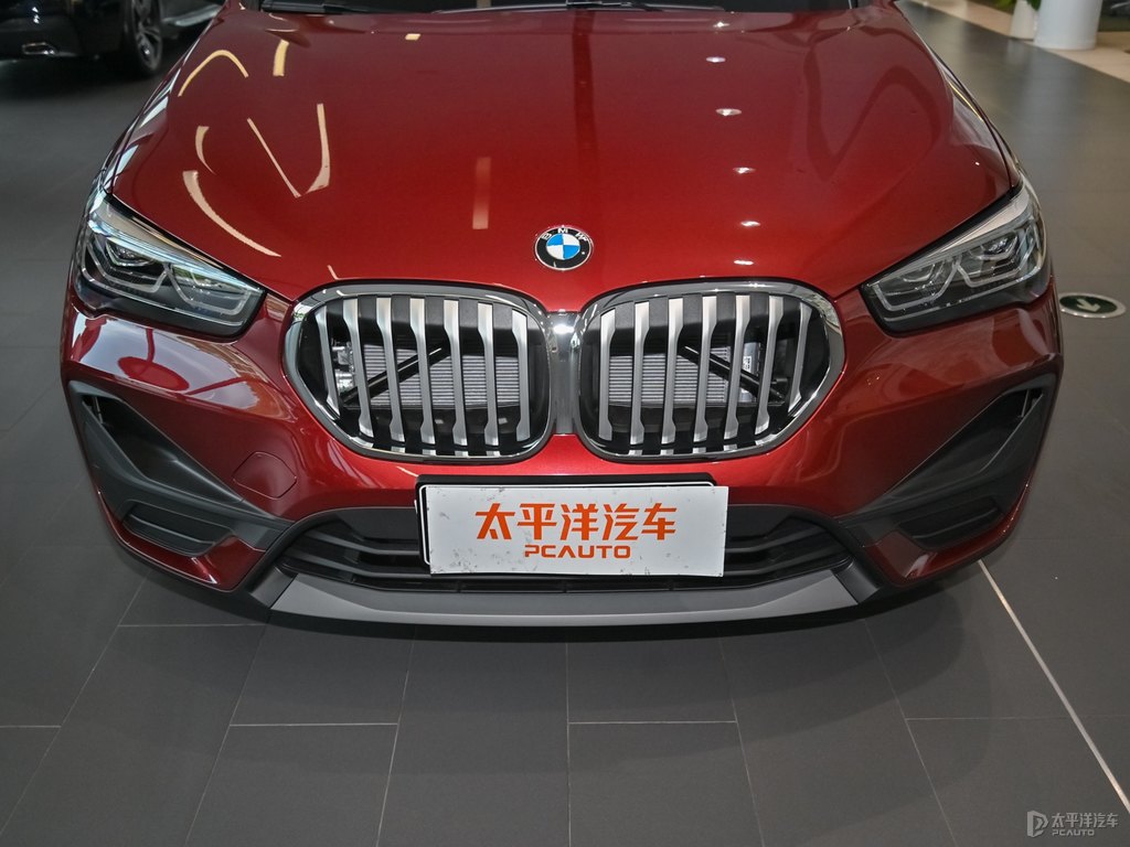 馥郁紅寶馬X1車頭外觀圖片