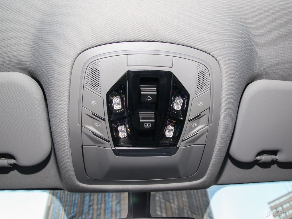 珍珠白瑞虎8車廂內(nèi)飾圖片