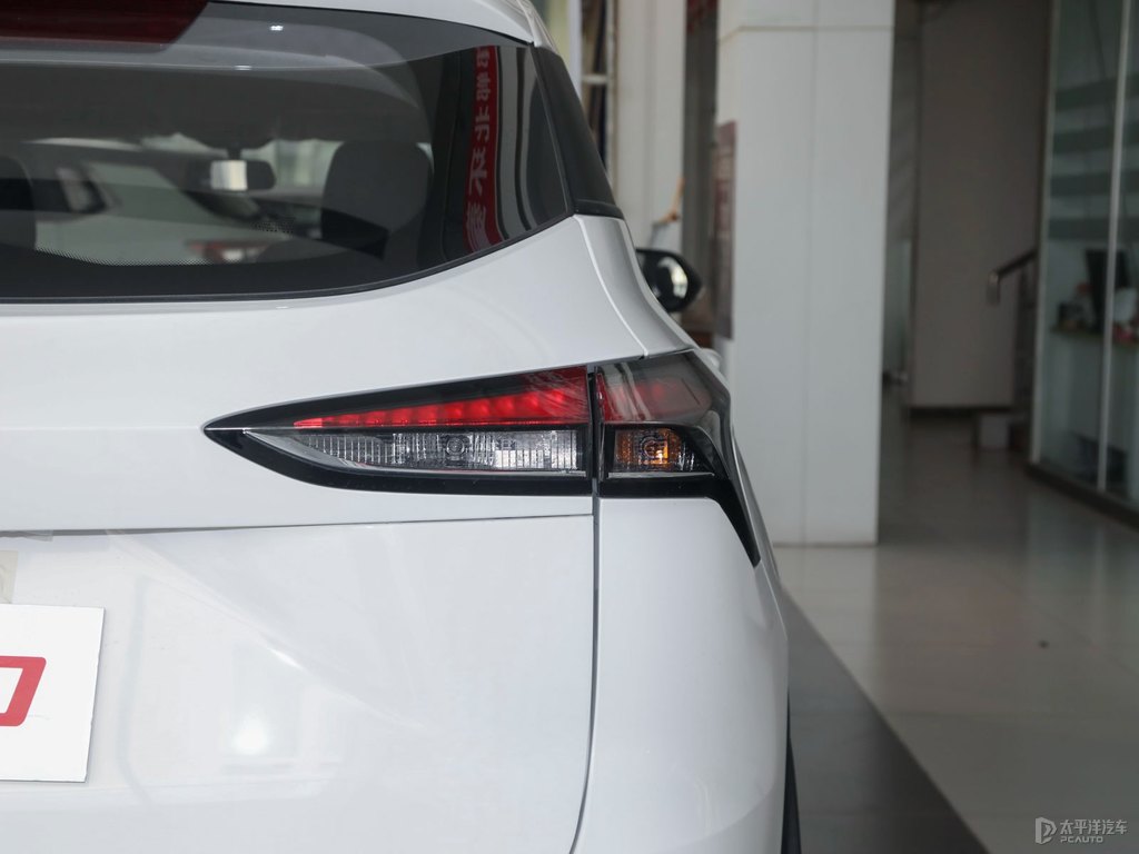 糖果白寶駿510車尾外觀圖片