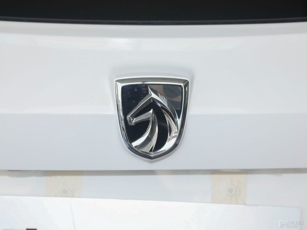糖果白寶駿510車尾外觀圖片