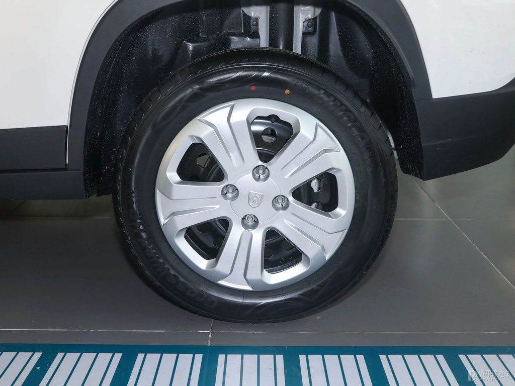 糖果白寶駿510車身外觀圖片