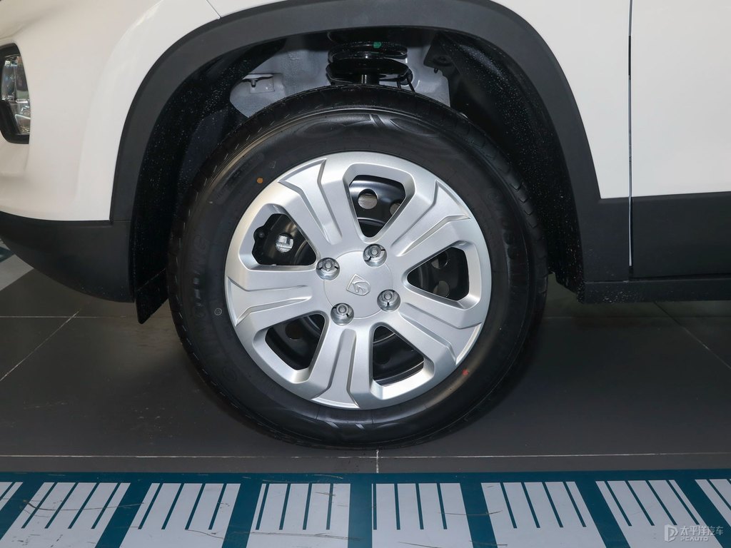 糖果白寶駿510車身外觀圖片