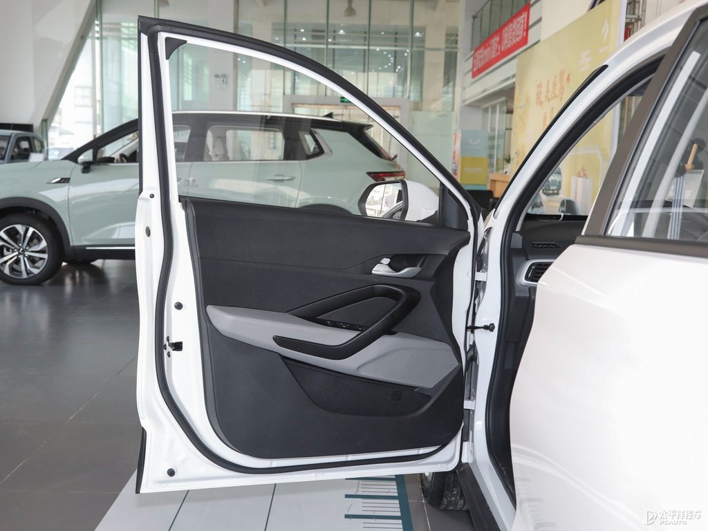 糖果白寶駿510車廂內(nèi)飾圖片