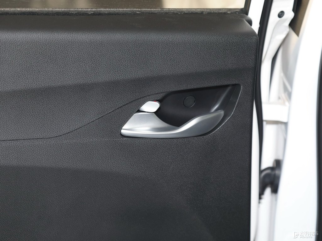 糖果白寶駿510車廂內(nèi)飾圖片