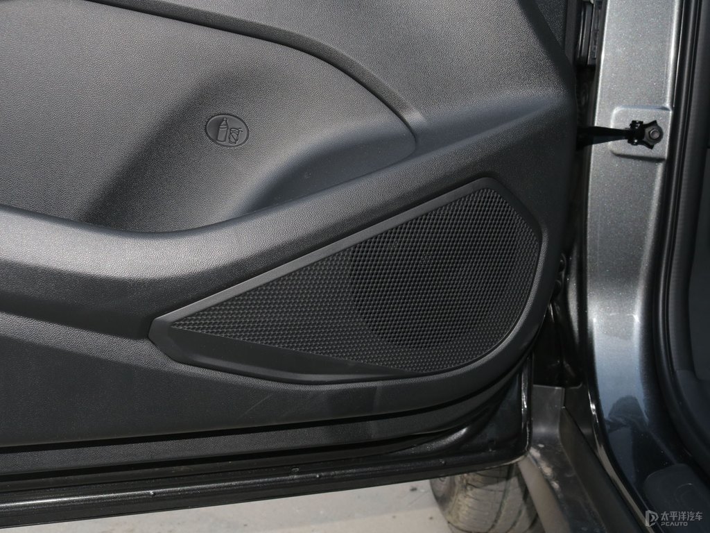 炫影灰長(zhǎng)安CS55PLUS車(chē)廂內(nèi)飾圖片