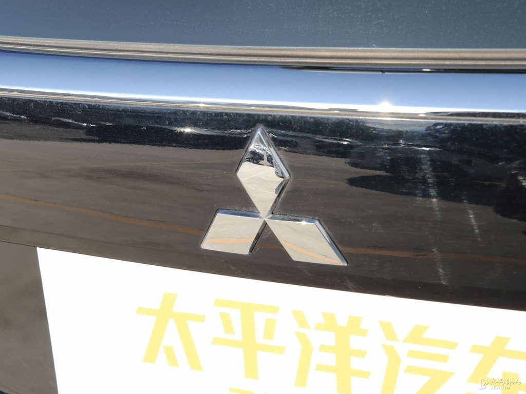 珍珠黑歐藍(lán)德車尾外觀圖片